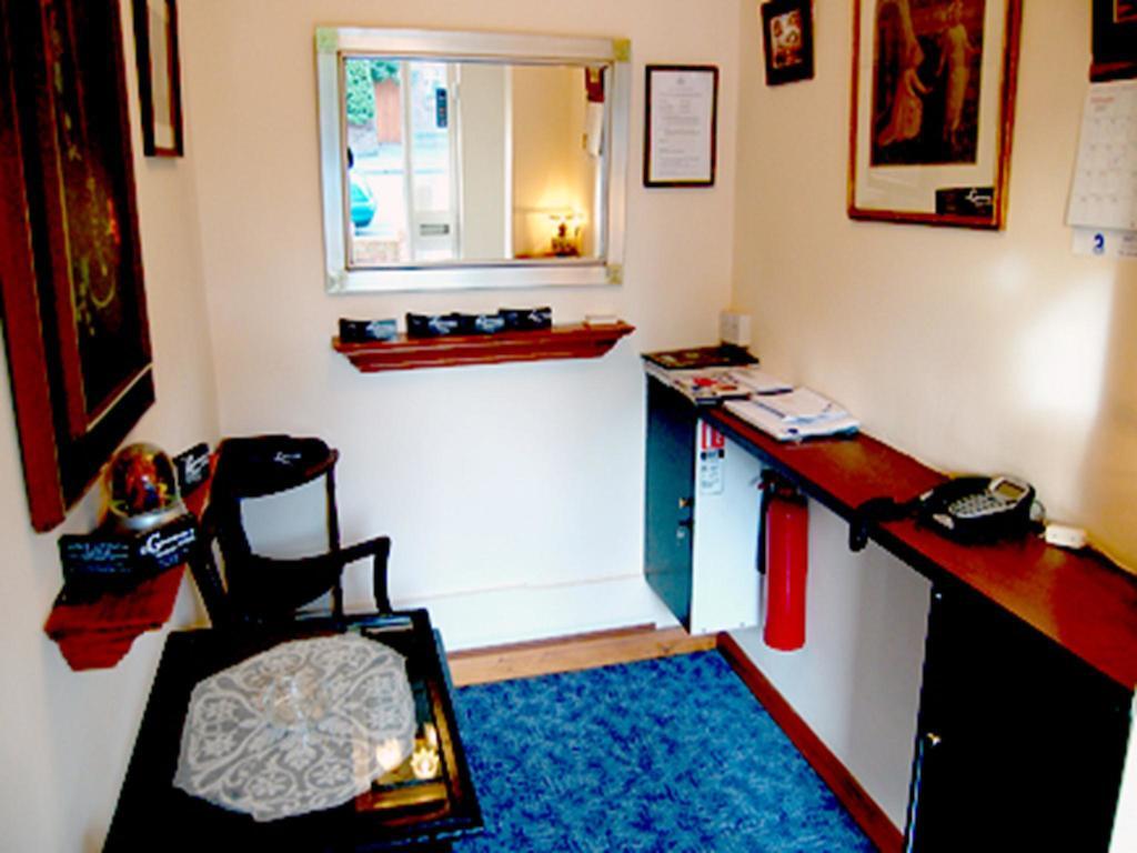 St. George'S Lodge Kingston upon Thames  Esterno foto